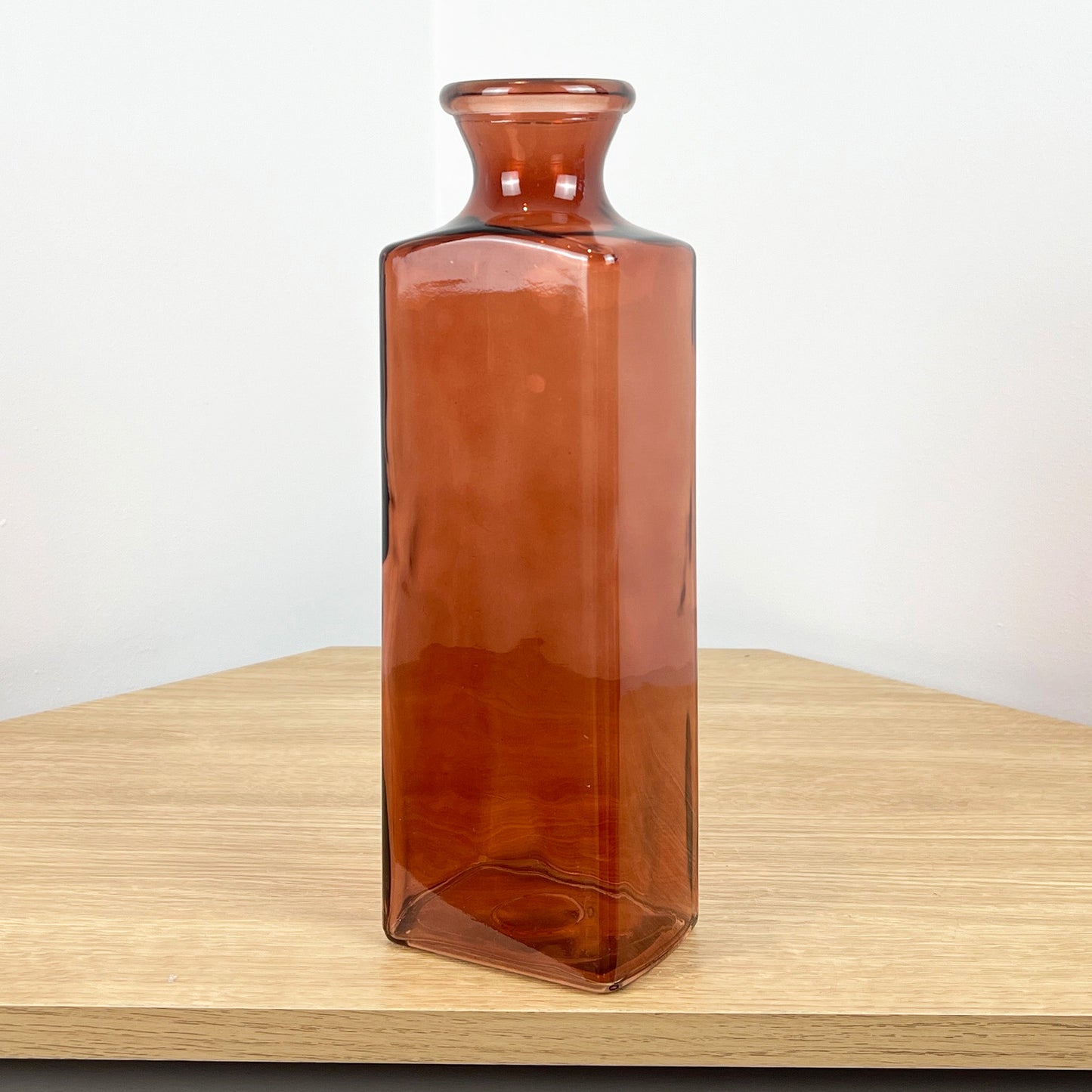 30cm Tall Glass Vase – Burgundy