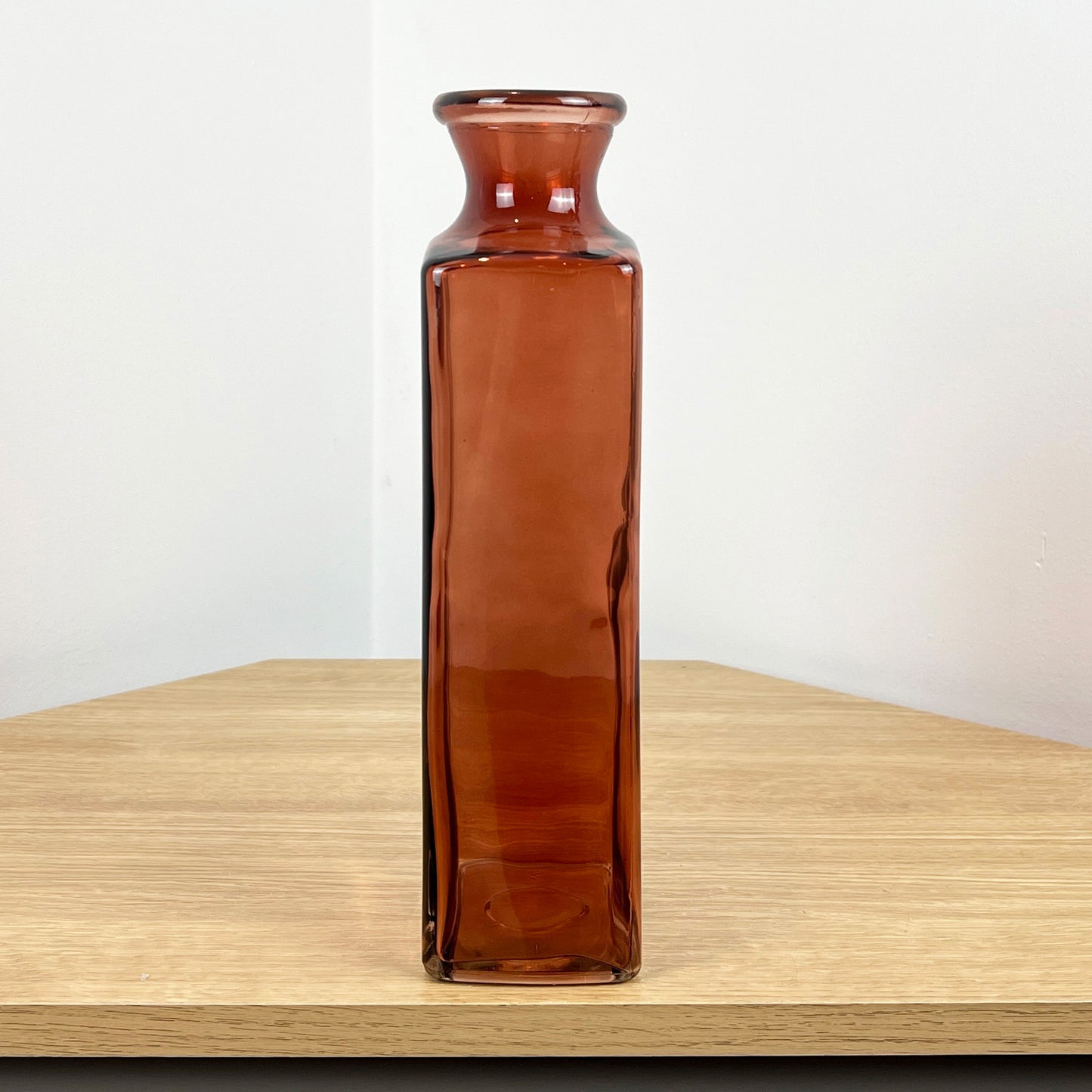 30cm Tall Glass Vase – Burgundy