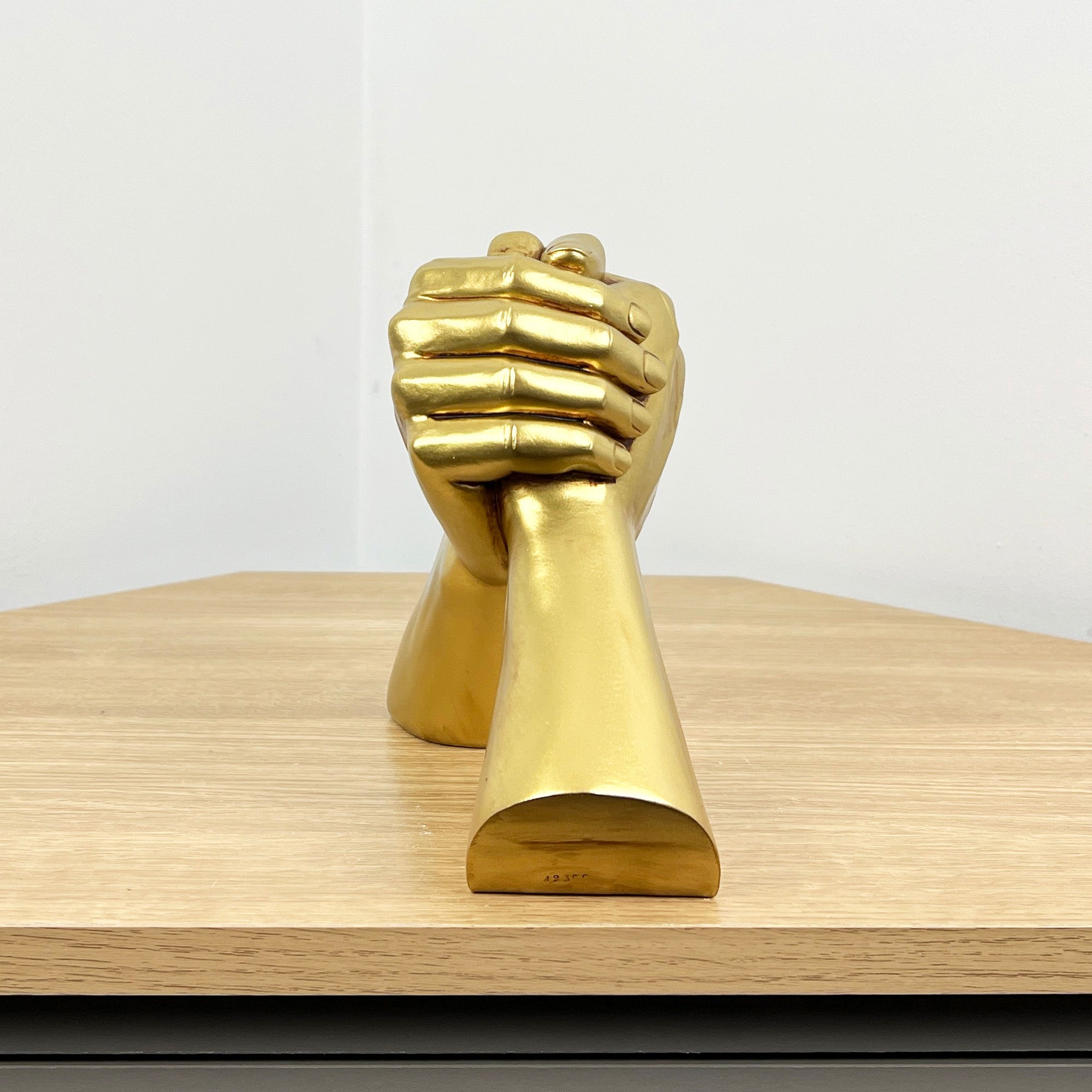 17.5cm Gold Holding Hands Ornament - Resin