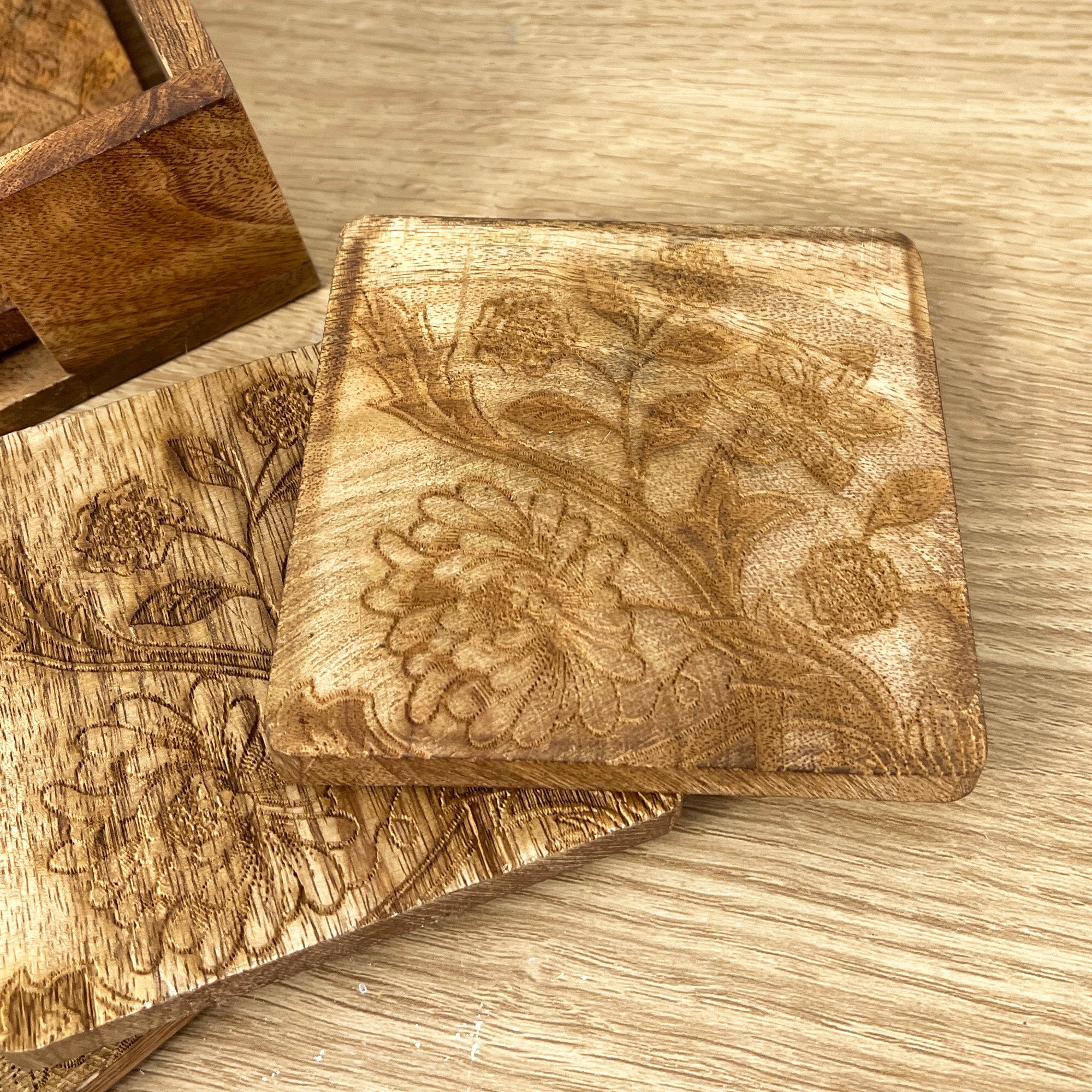 Set of 4 Rustic Wooden Coasters with Holder – Floral Pattern