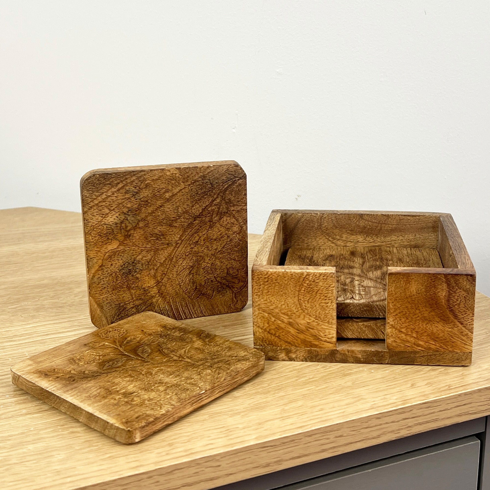 Set of 4 Rustic Wooden Coasters with Holder – Floral Pattern