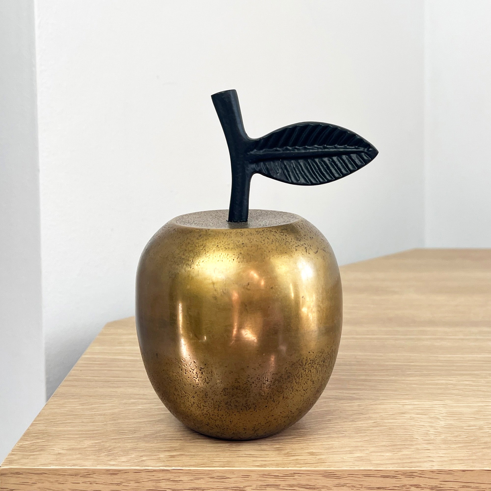 15.5cm Metal Apple Fruit Ornament – Gold