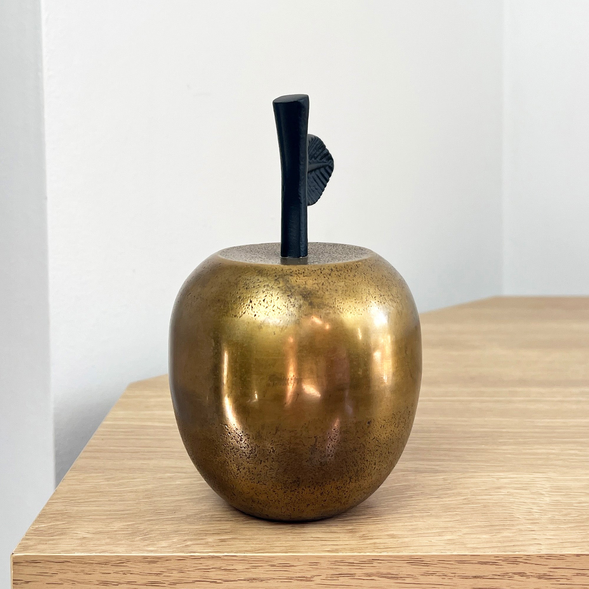 15.5cm Metal Apple Fruit Ornament – Gold