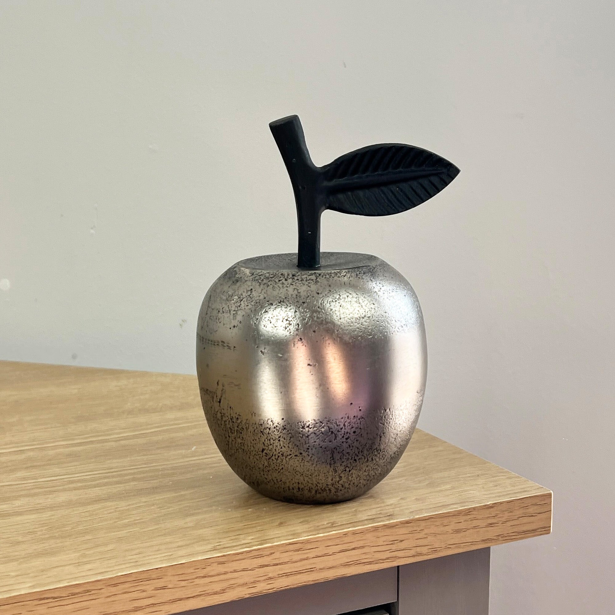 15.5cm Metal Apple Fruit Ornament – Silver