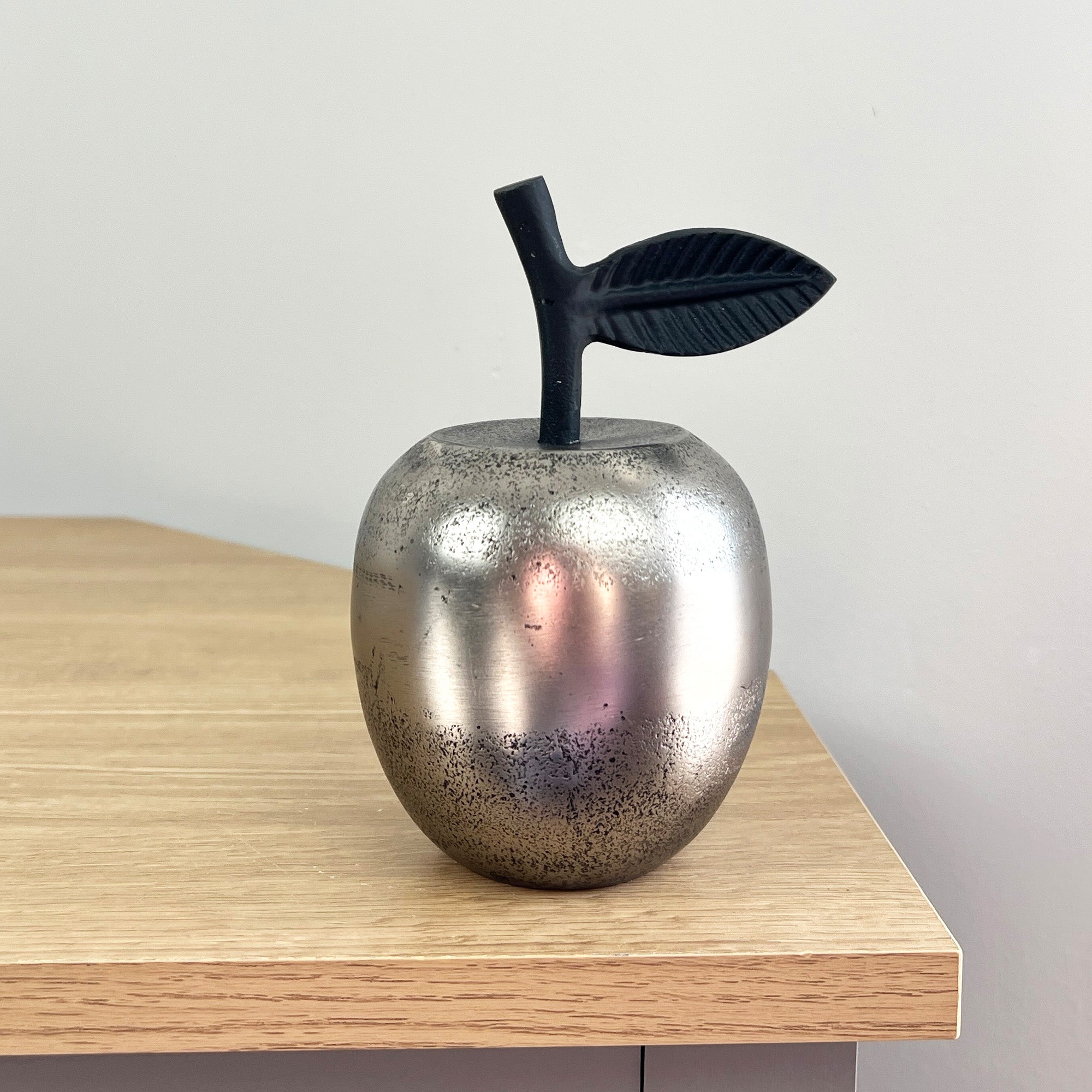 15.5cm Metal Apple Fruit Ornament – Silver