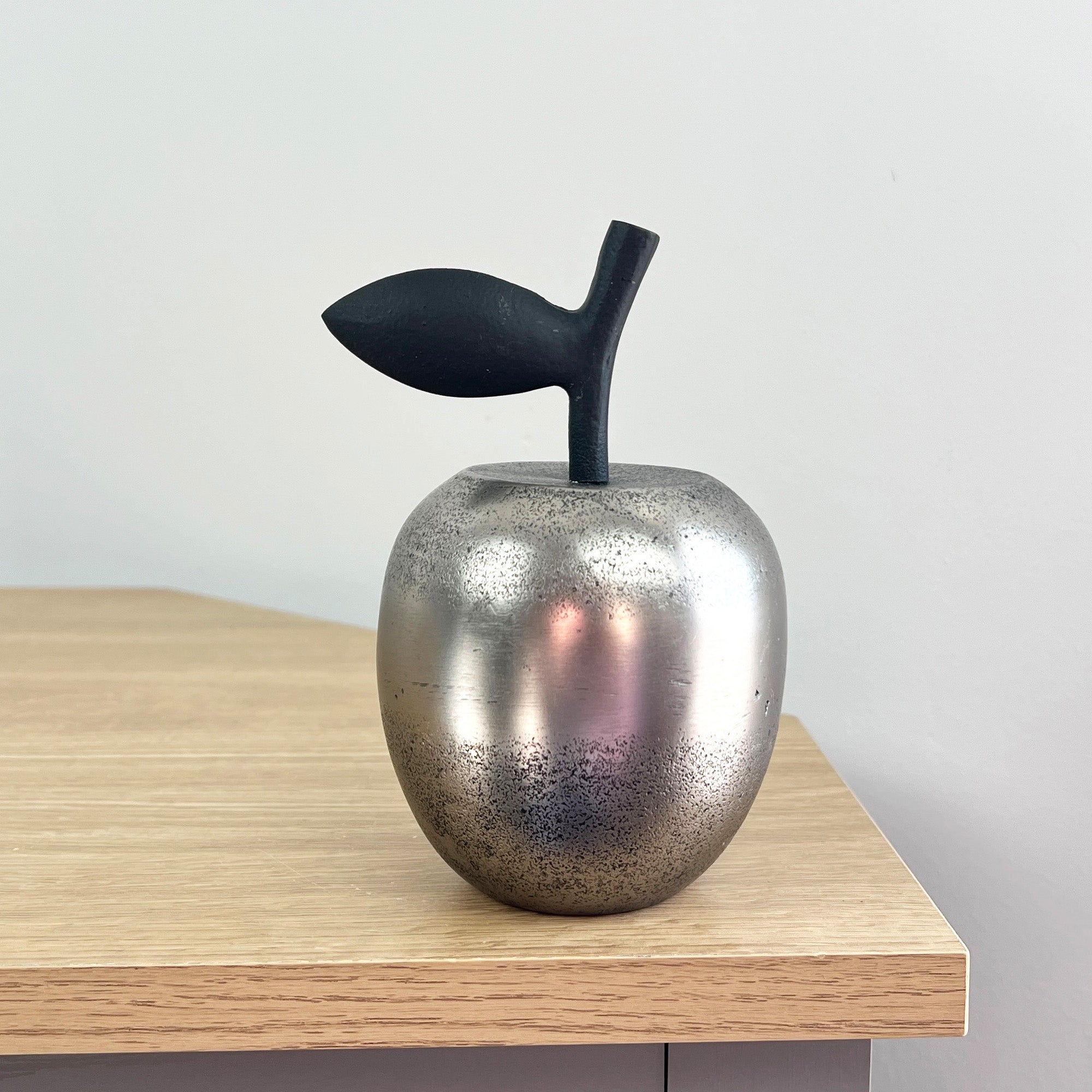 15.5cm Metal Apple Fruit Ornament – Silver