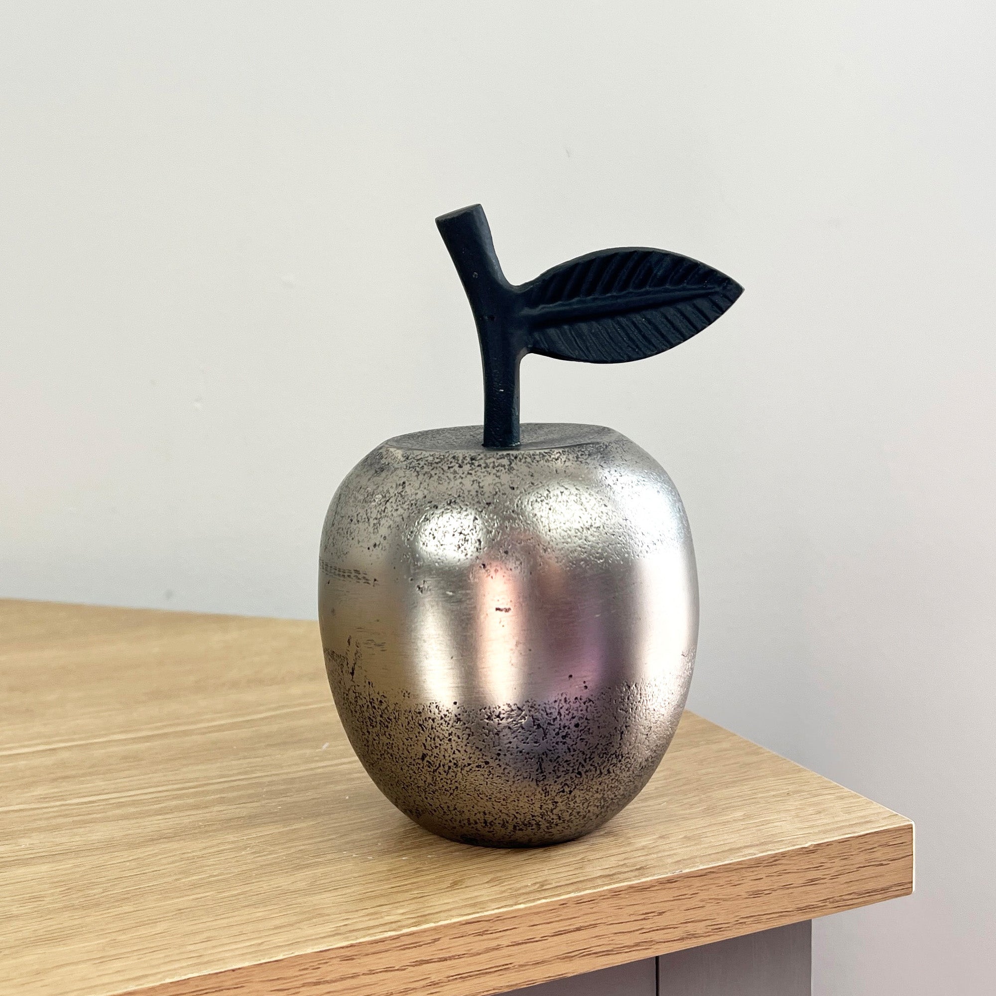 15.5cm Metal Apple Fruit Ornament – Silver