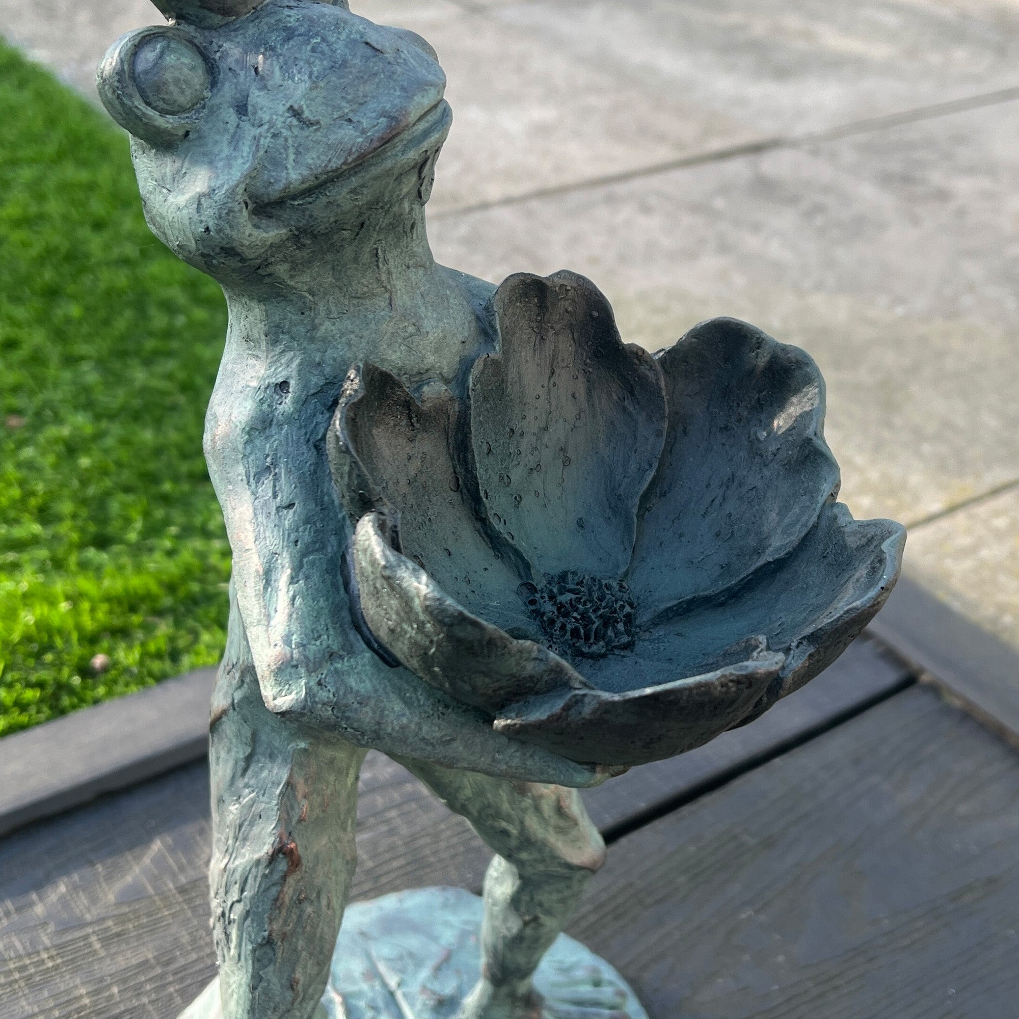 38cm Large Frog Holding Flower Garden Ornament / Statue - Resin