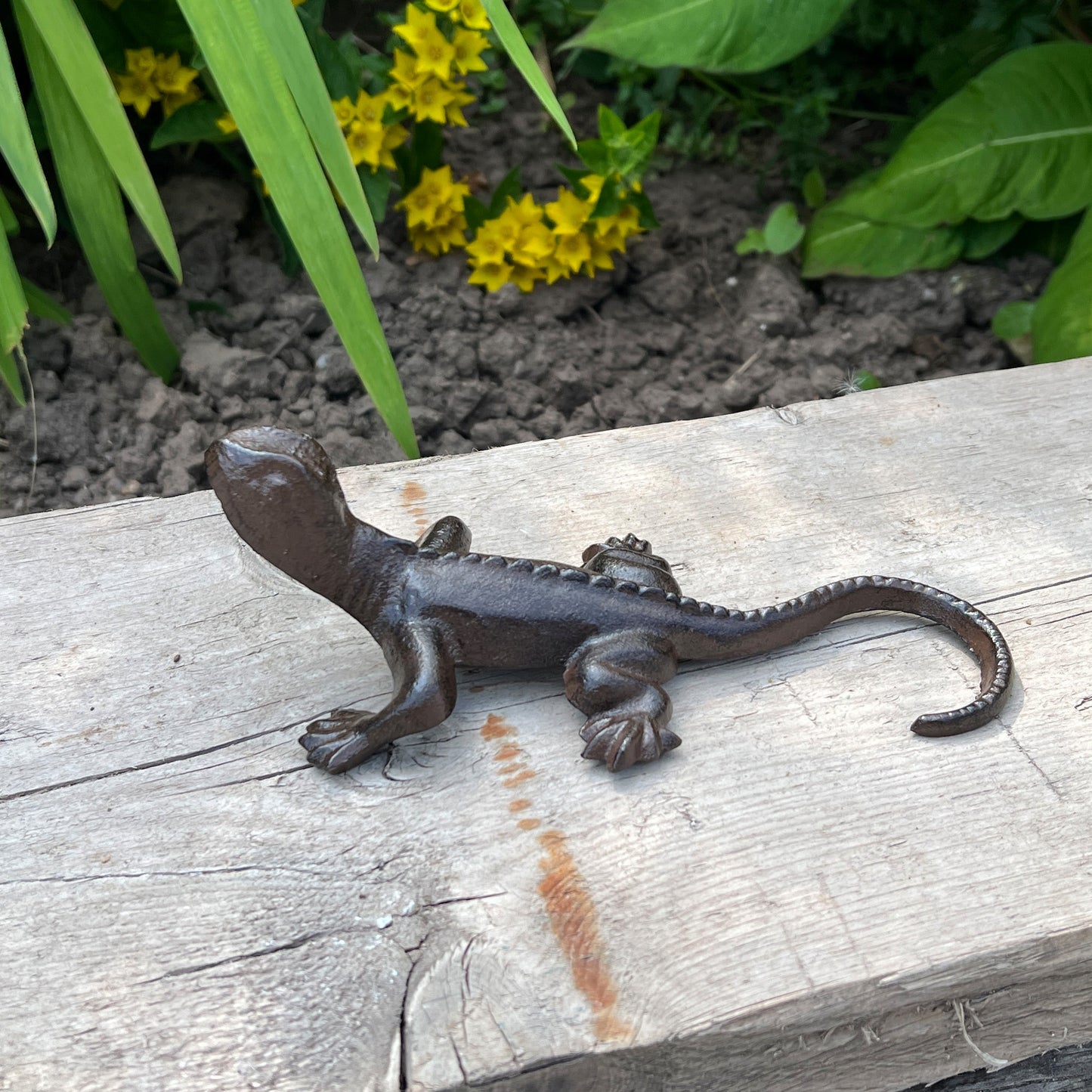 Free-standing Lizard Ornament - Cast Iron