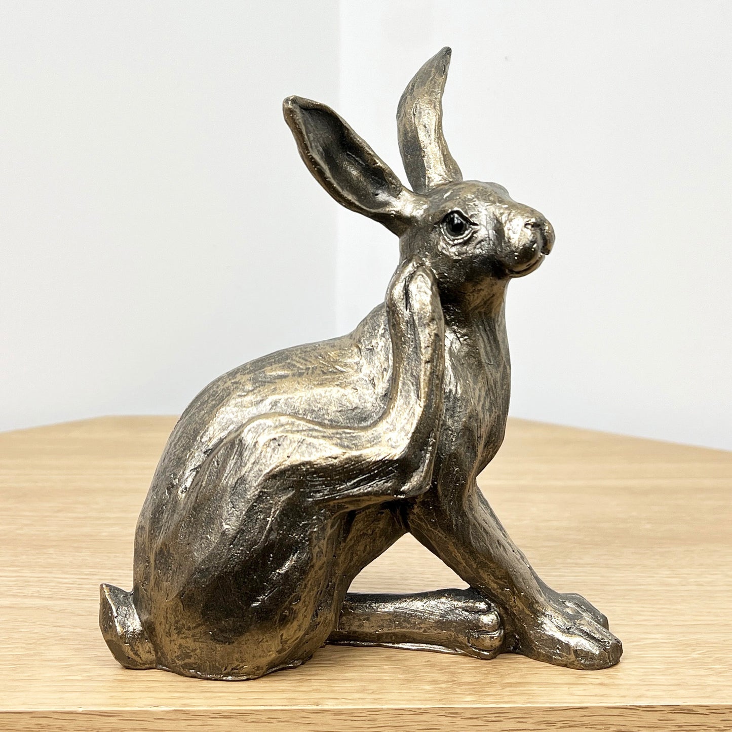 19cm Scratching Hare Ornament - Resin