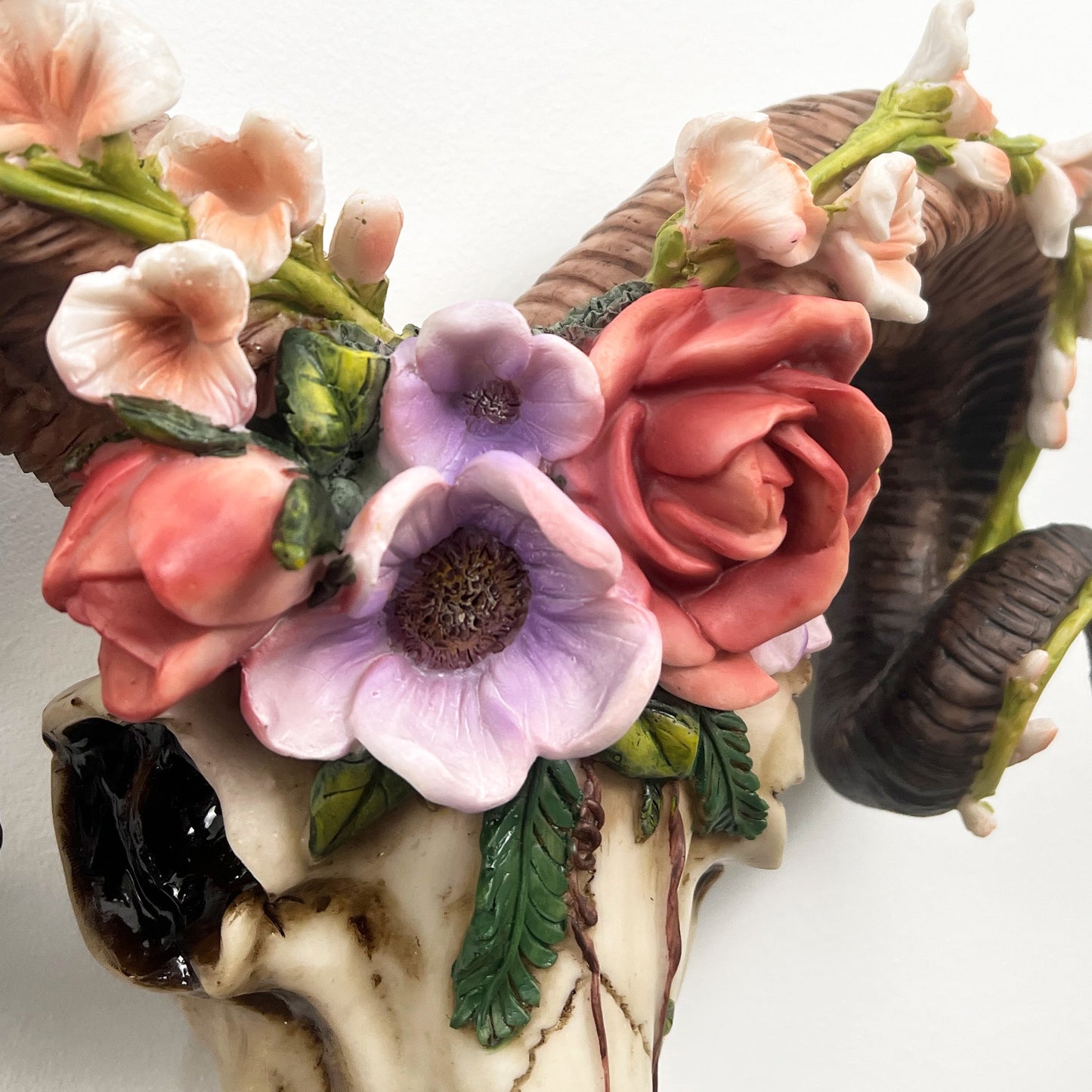 Floral Rams Skull with Horns Wall Decoration – Resin