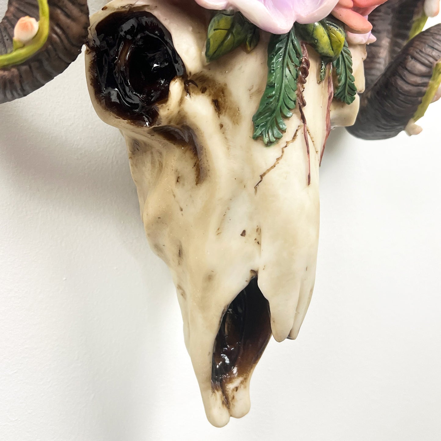 Floral Rams Skull with Horns Wall Decoration – Resin