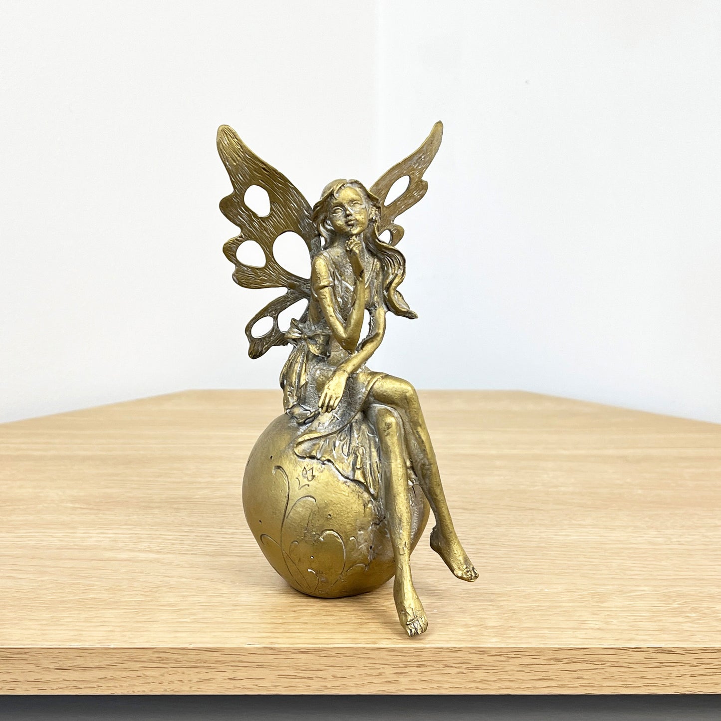 18cm Fairy Sitting on Ball Ornament – Resin