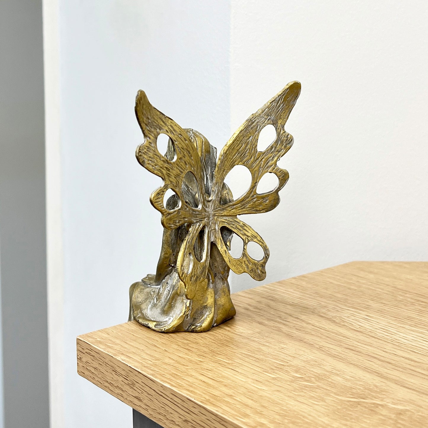 Shelf Sitting Fairy Ornament – Resin