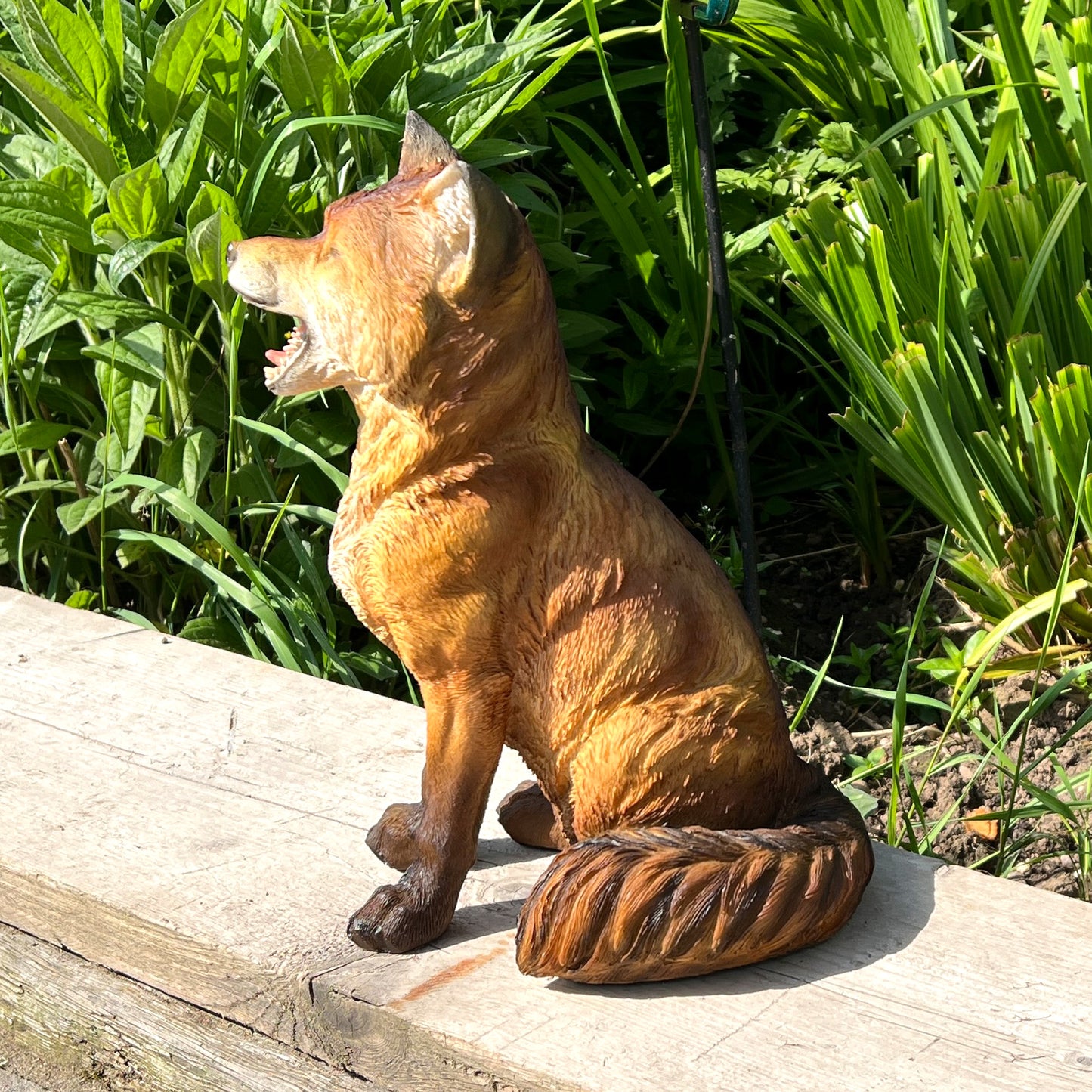 32cm Howling Fox Ornament - Resin