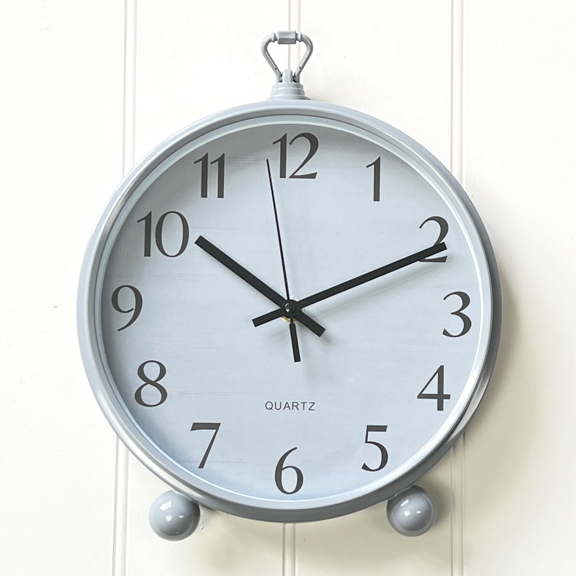 SmallWallClockforthehome-DarkGrey-CloseUp