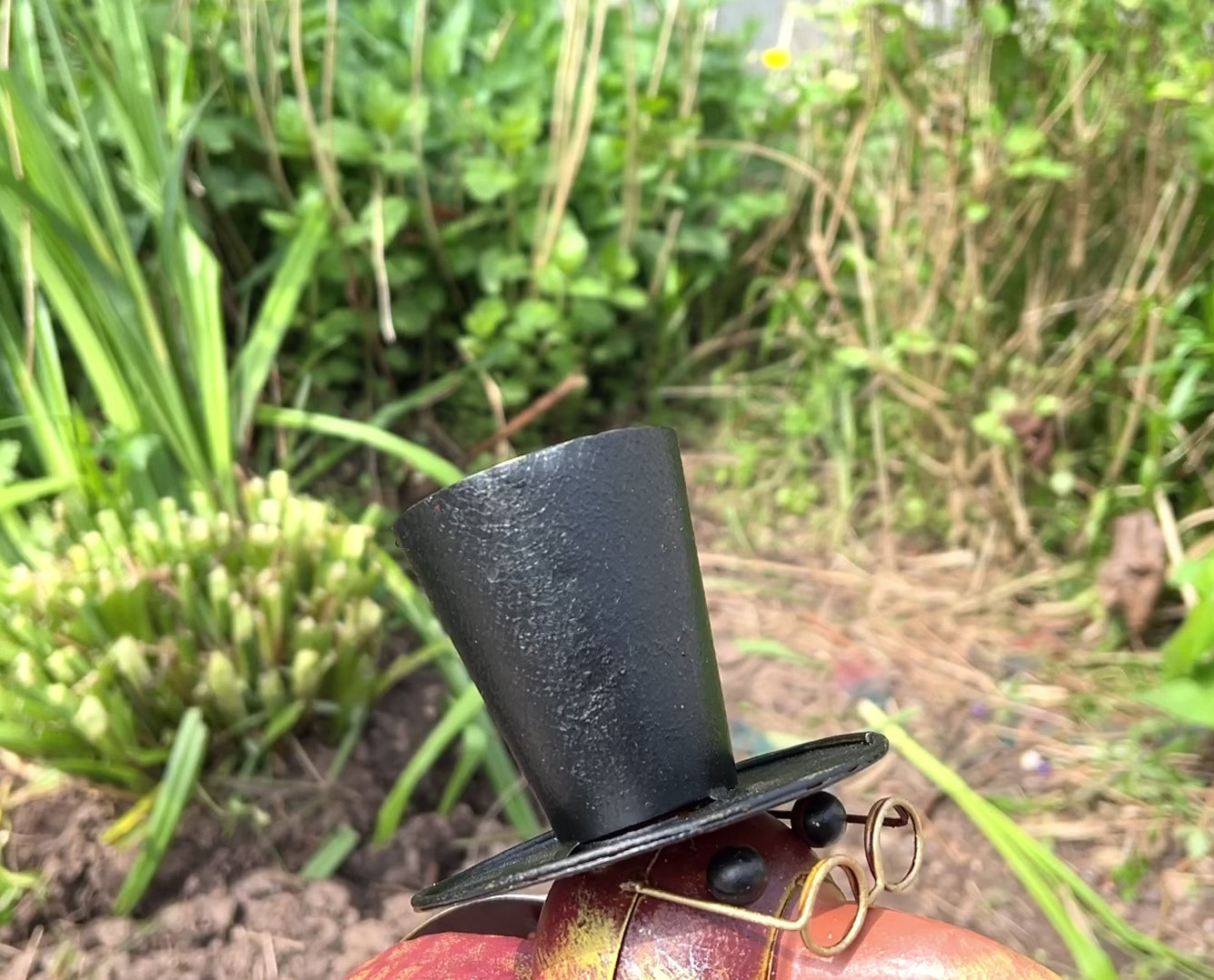 34.5cm Bird in Top Hat Metal Garden Ornament